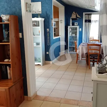 Hotel Maison La Tranche-sur-mer, 5 Pieces, 6 Personnes - Fr-1-357-326 3*